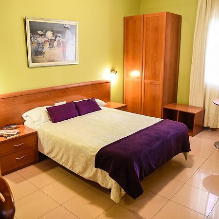 Hotel Dora Plasencia Kültér fotó