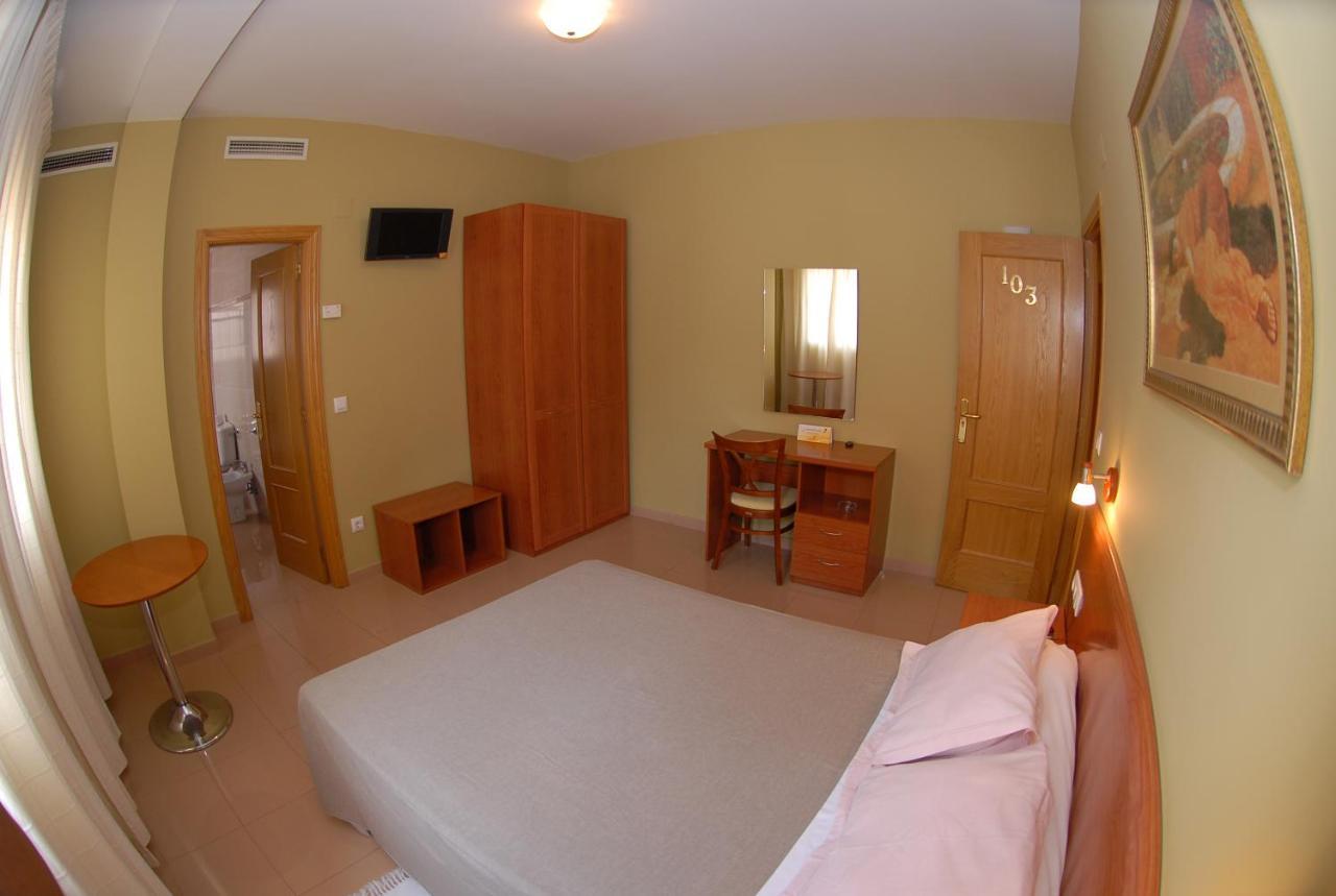 Hotel Dora Plasencia Kültér fotó