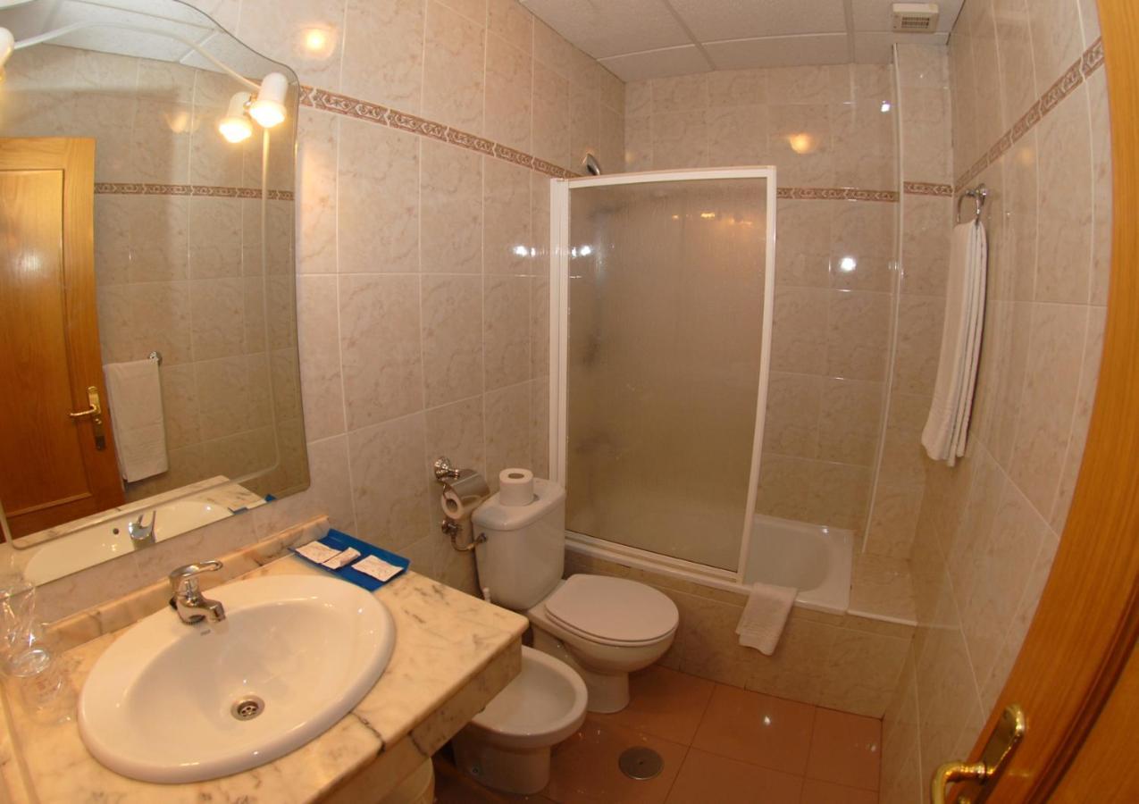 Hotel Dora Plasencia Kültér fotó