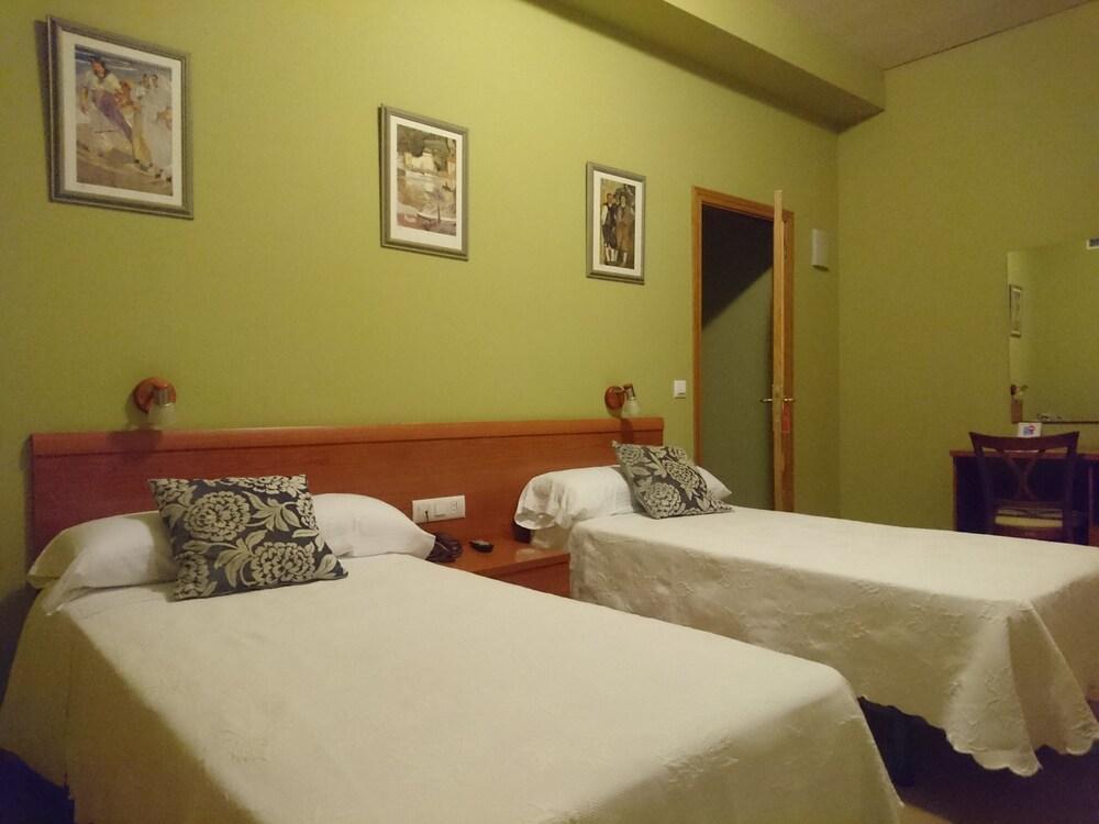 Hotel Dora Plasencia Kültér fotó