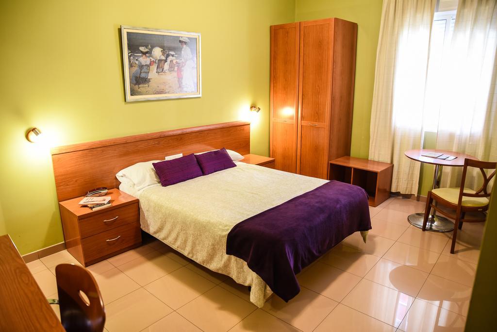 Hotel Dora Plasencia Kültér fotó