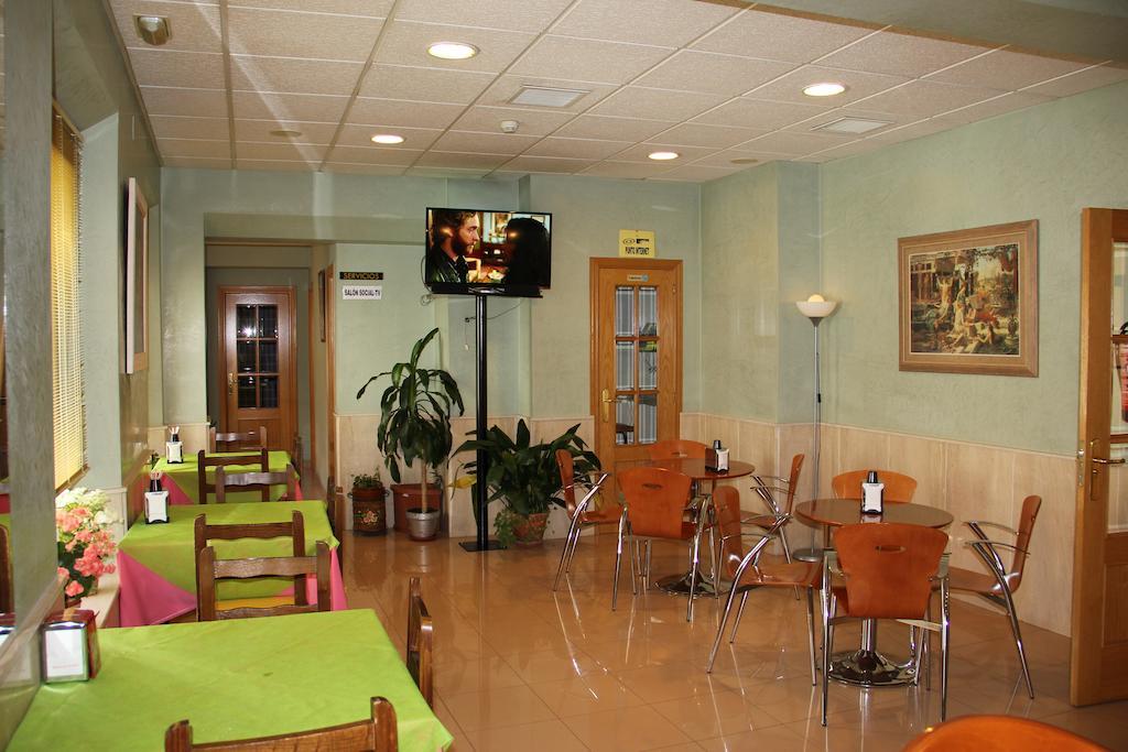 Hotel Dora Plasencia Kültér fotó